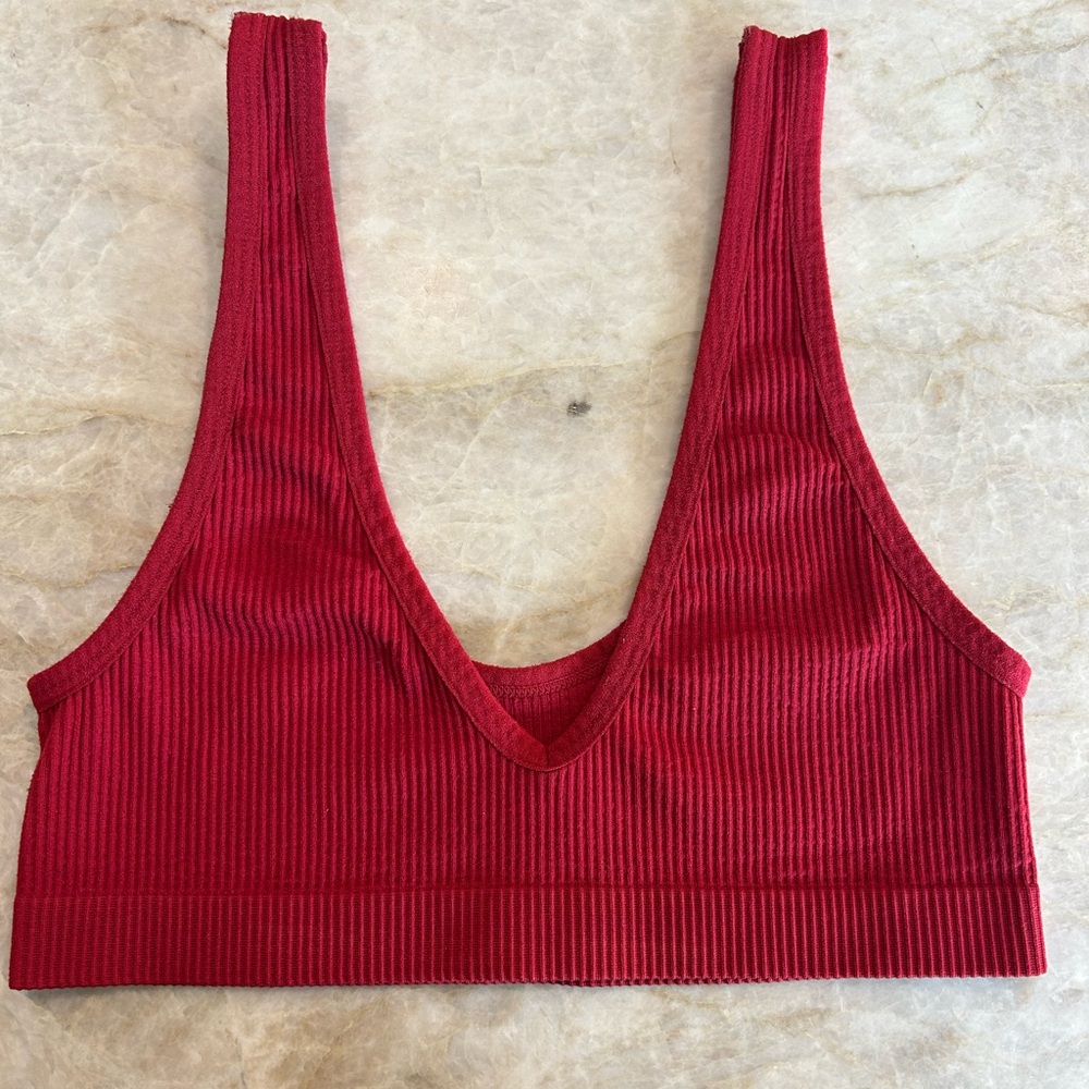 Red seamless ribbed bra top/sports bra!